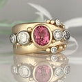 Goldener Vintage-Ring mit rotem Zirkon