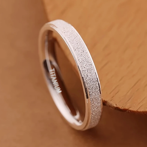 Titan Ring mit Elegantem Design in Silber