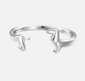 PEPI – Anpassbarer Dackel-Ring im stilvollen Wickel-Design