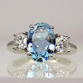 Ring mit blauem Brillantkristall in Sterlingsilber